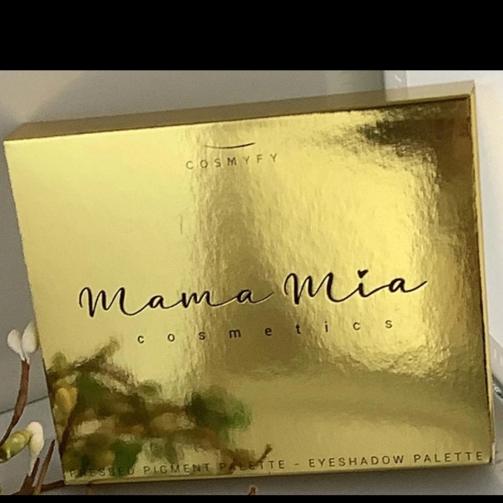 Compyfy Mama Mia Lighted Eyeshadow Palette